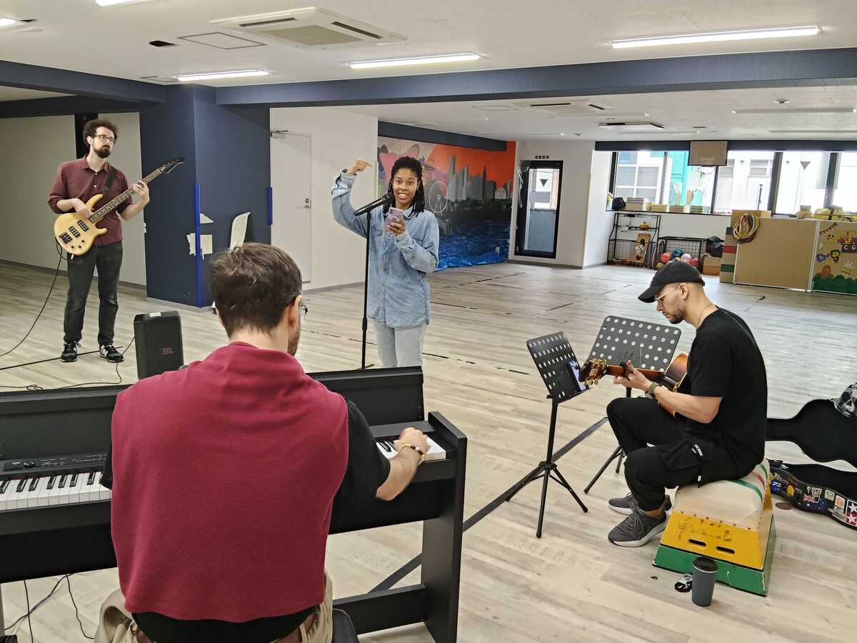 Afrodyty and the Band