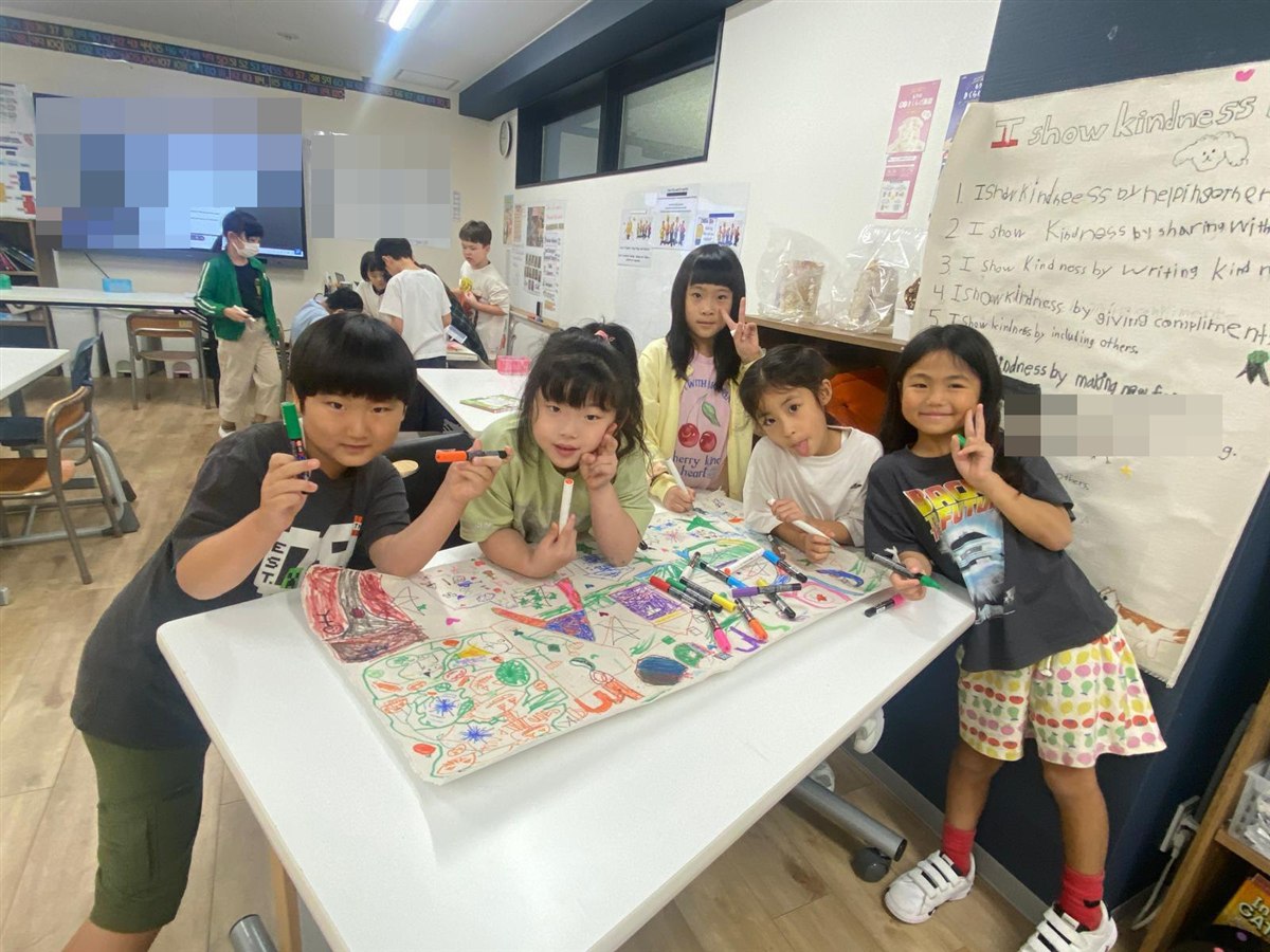 G2Aの子どもたちが共同制作する様子